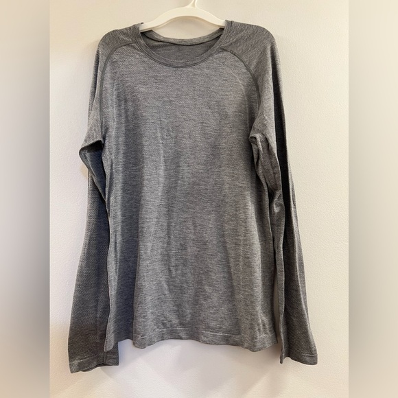 15. Lululemon Metal Vent Tech Long Sleeve - Picture 4 of 13